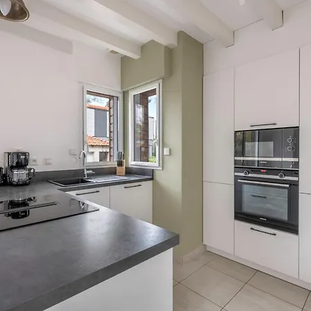 Dom wakacyjny Maison Renovee Pour 8 - 200m Tharon