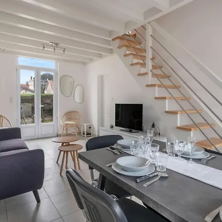 בית נופש Maison Renovee Pour 8 - 200m Tharon סנט-מישל-שף-שף