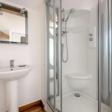 בית נופש Maison Renovee Pour 8 - 200m Tharon *