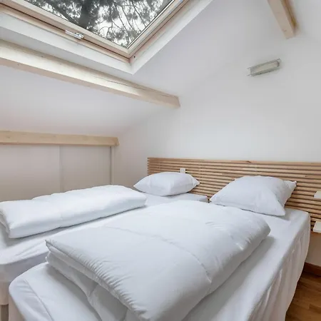 Maison Rénovée Pour 8 - 200m Tharon *