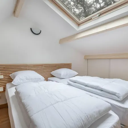 Maison Rénovée Pour 8 - 200m Tharon